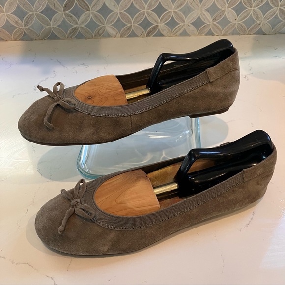 Vionic Matira Womens Size 8.5 Shoes Taupe Suede Bow Slip on Comfort Ballet Flats - Picture 2 of 12